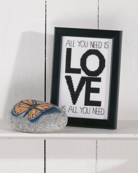 Kit de broderie Love is all you need 9 x 14 cm