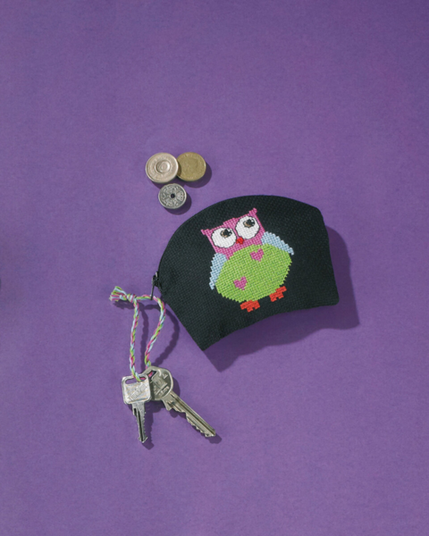 Kit de broderie Chouette sur pochette noire 13 x 10 cm
