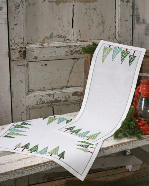 Kit de broderie Sapins de Noël alignés 28 x 74 cm