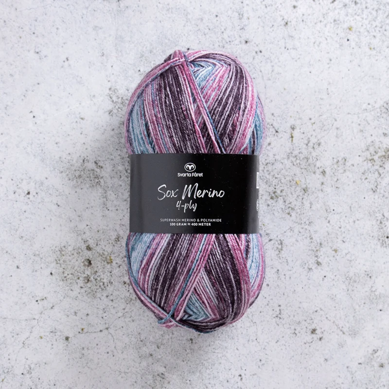 Svarta Fåret Sox Merino 4 ply 15 Réalisme magique
