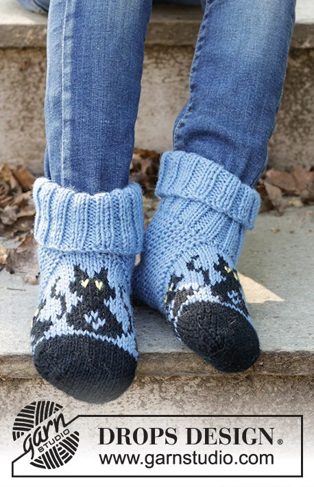 Children 47-28 Bewitched Cat Socks by DROPS Design — 2