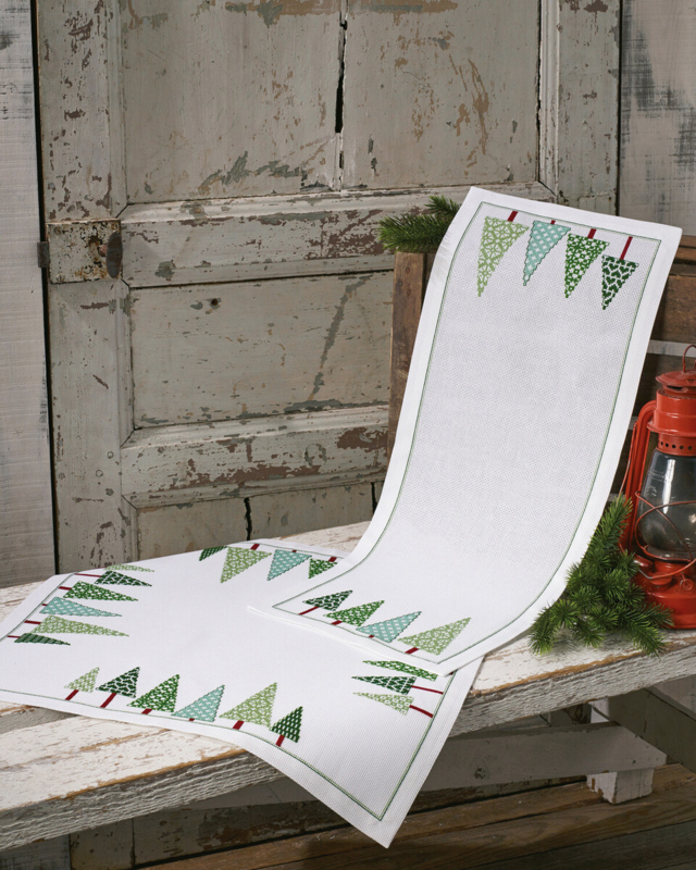 Kit de broderie Arbres de Noël alignés 56 x 56 cm