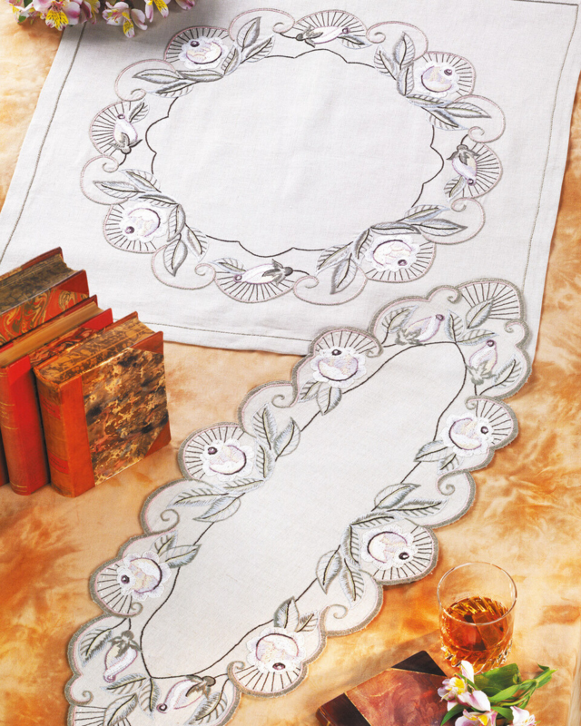 Kit de broderie Roses en blanc 66 x 66 cm