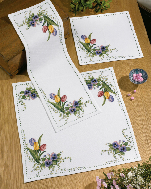 Kit de broderie 3 tulipes 26 x 79 cm