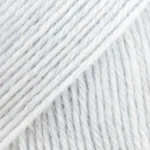 DROPS Fabel Uni Colour 126 Ciel pâle